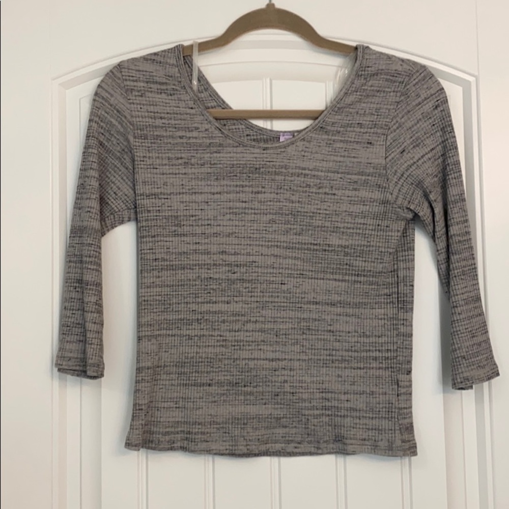 NWT- Gray 3/4 Sleeve Crop Too